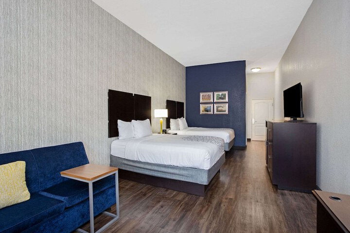 Room 9 of 31