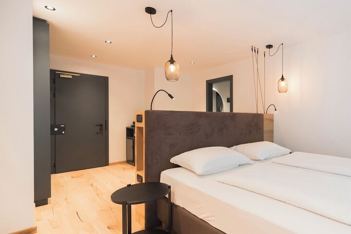 Room 40 of 173