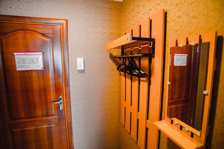 Room 32 of 64