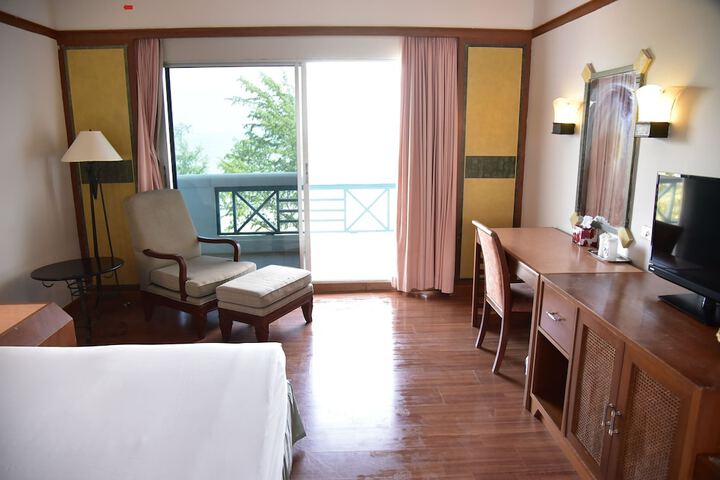 Room 17 of 44