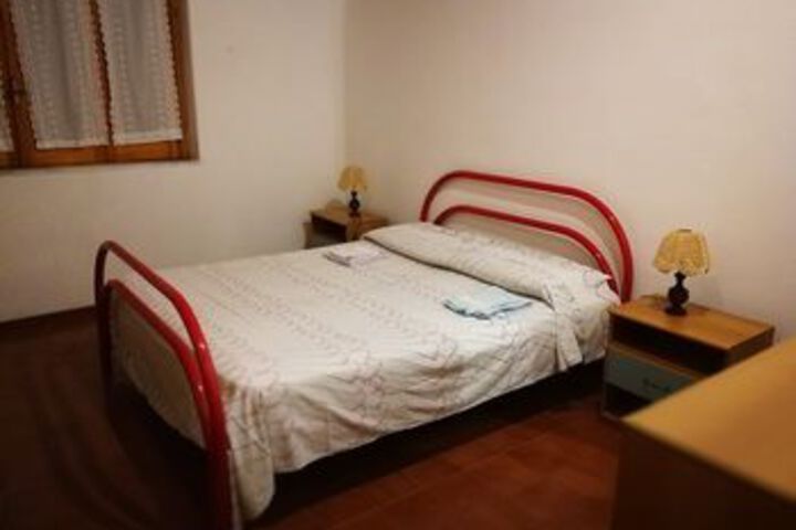 Room 11 of 37