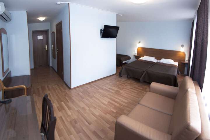 Room 9 of 84