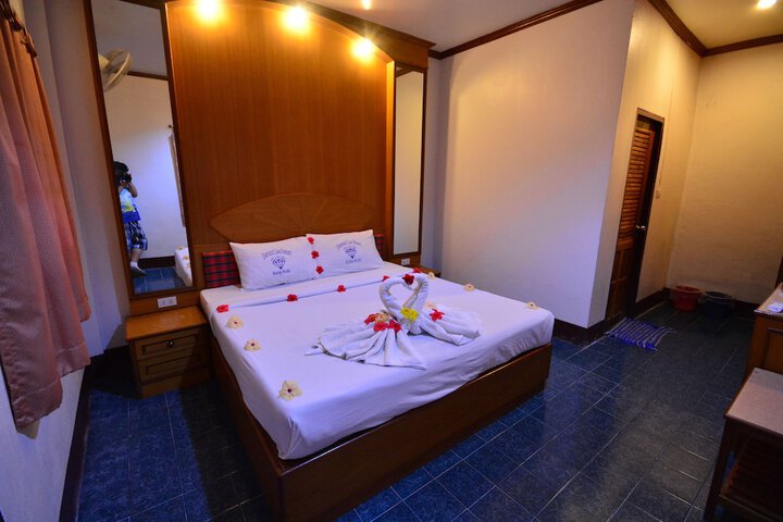 Room 13 of 96