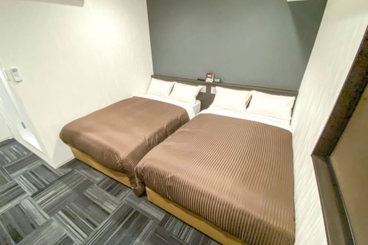 Room 8 of 28