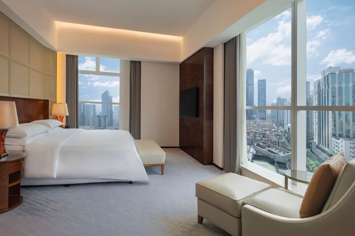 Room 21 of 136