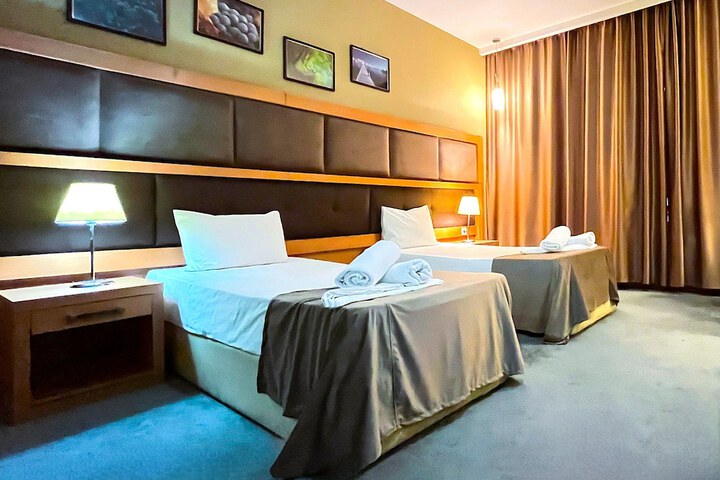 Room 15 of 53