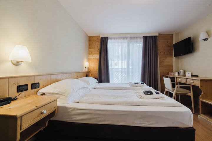 Room 28 of 86