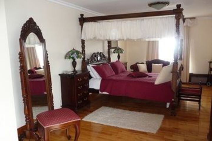Room 7 of 18
