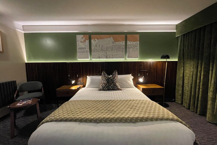 Room 7 of 44