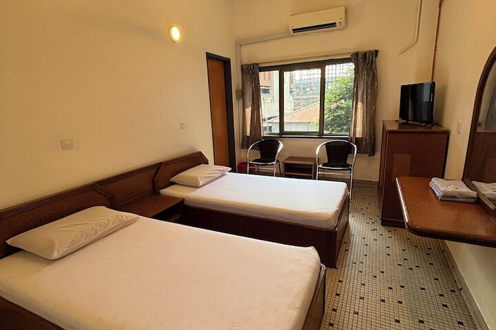 Room 10 of 19