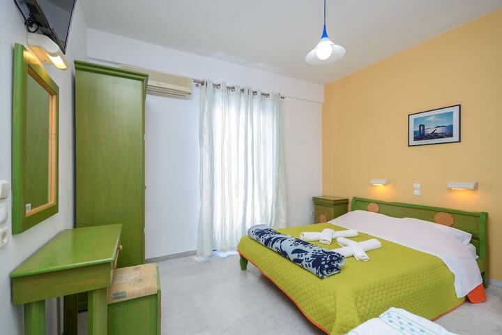 Room 15 of 122