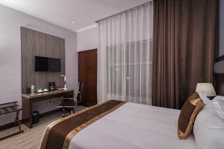 Room 5 of 33