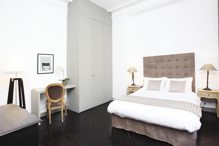 Room 2 of 6