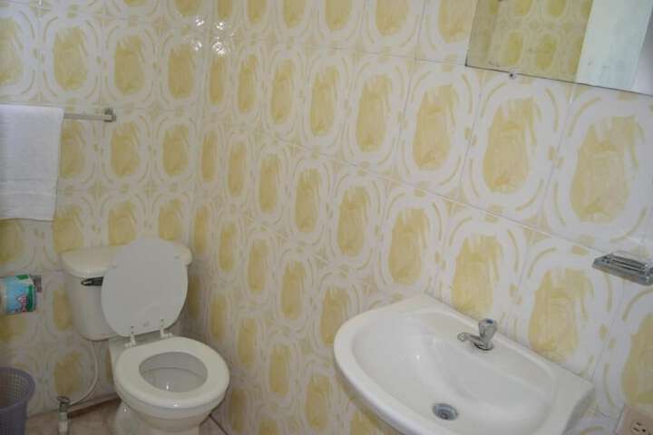 Room 33 of 64