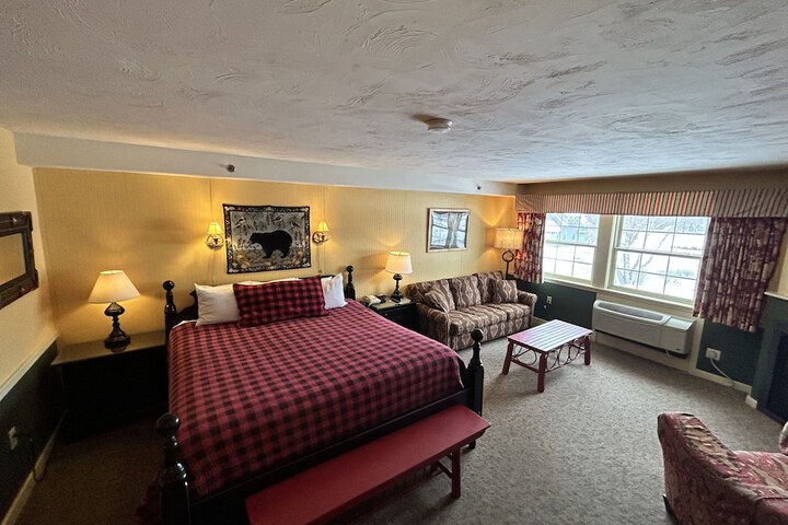 Room 93 of 259