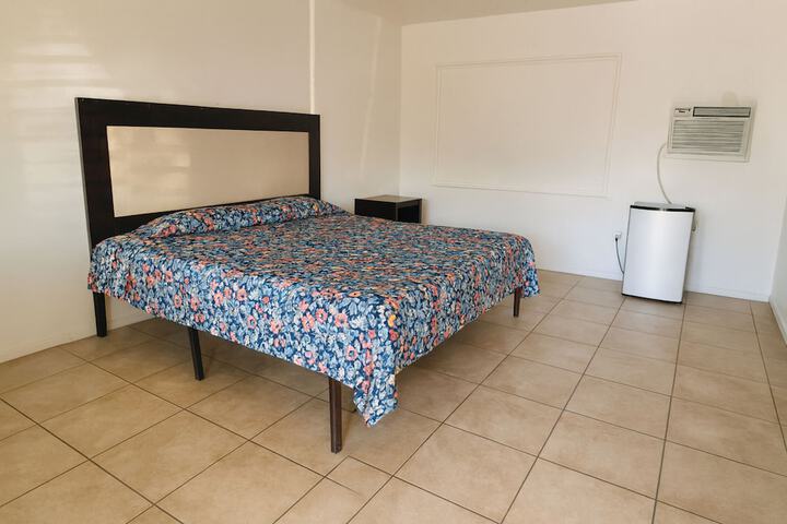 Room 6 of 12