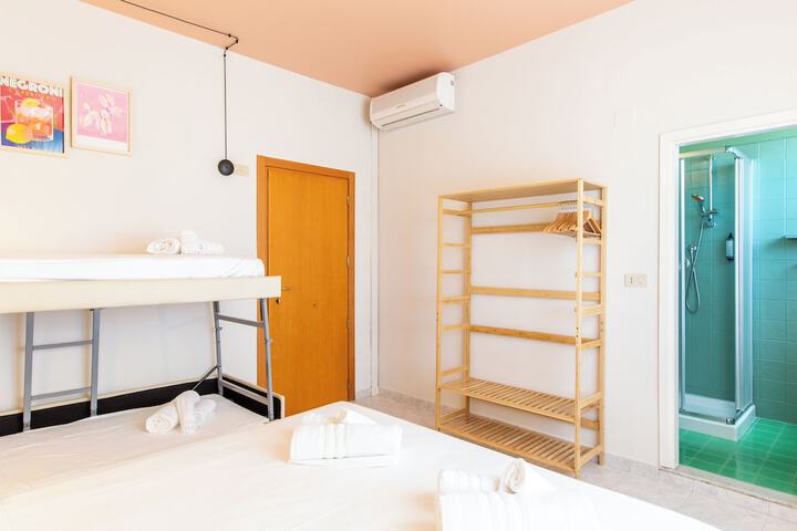 Room 46 of 148