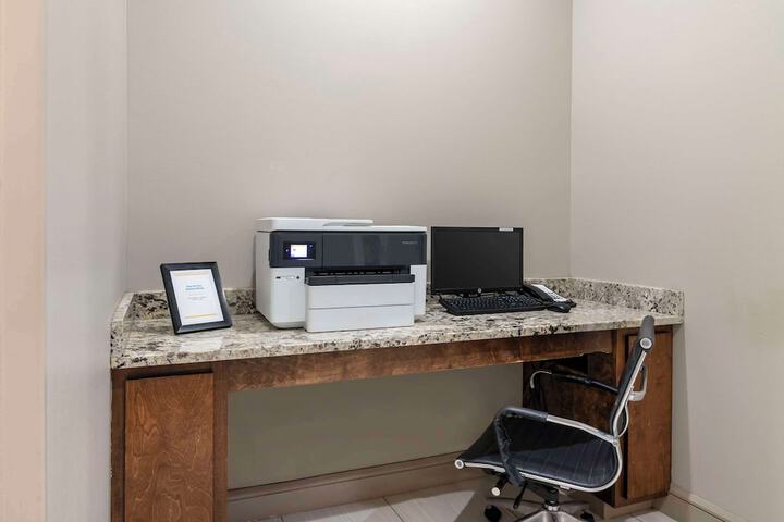 Business Center 31 of 34