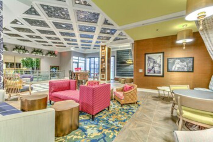 Lounge 46 of 68
