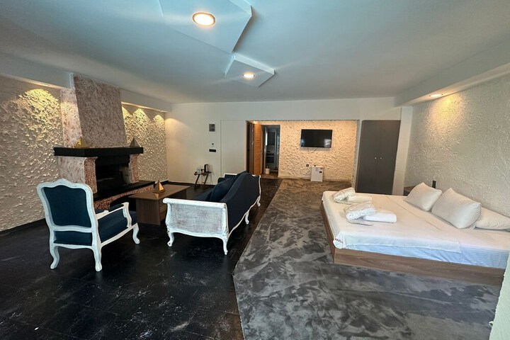 Room 26 of 104