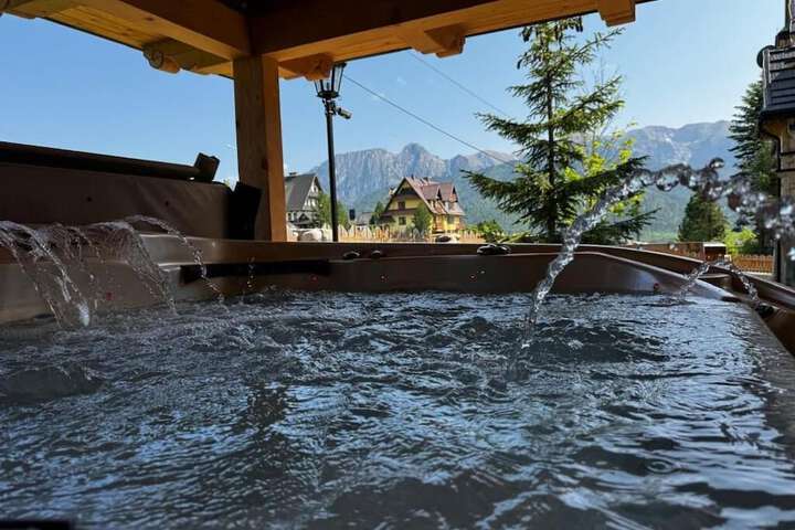 Hot Tub 37 of 40