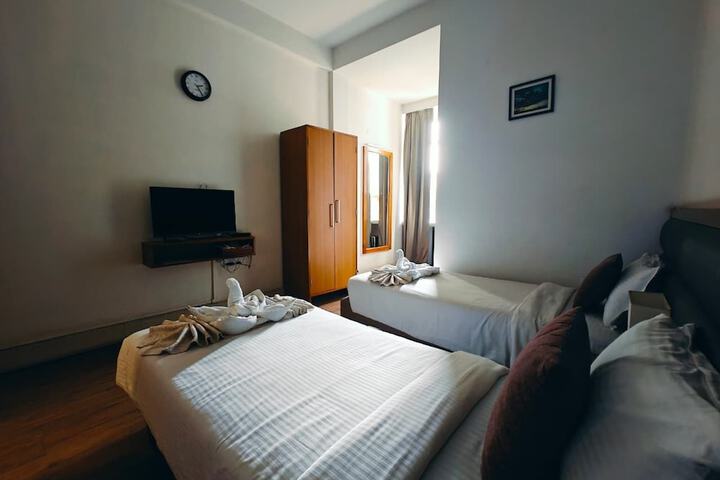 Room 13 of 82