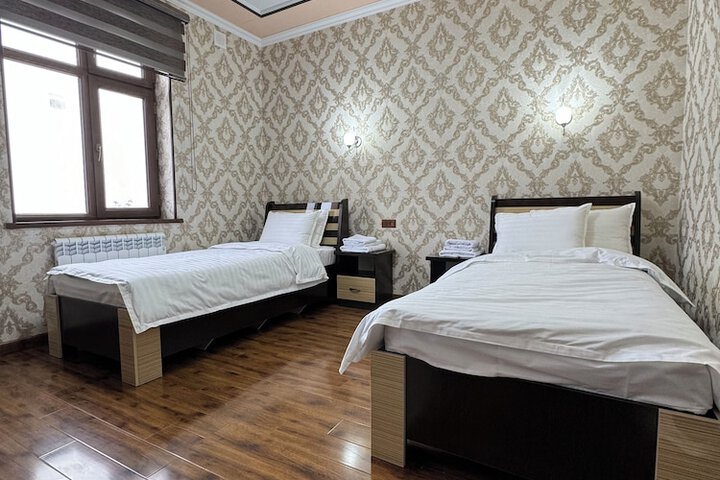 Room 4 of 16