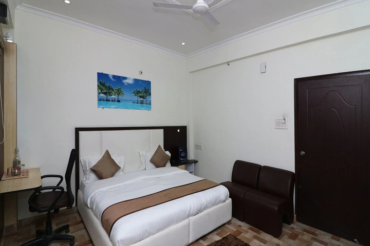 Room 7 of 13