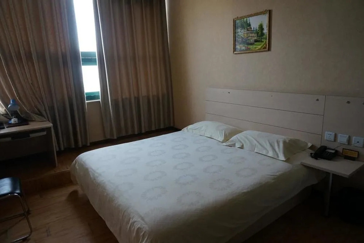 Room 7 of 10