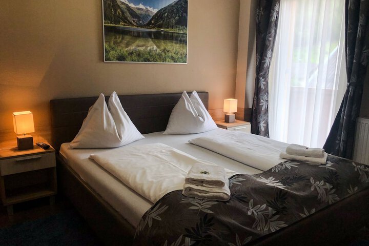 Room 10 of 42