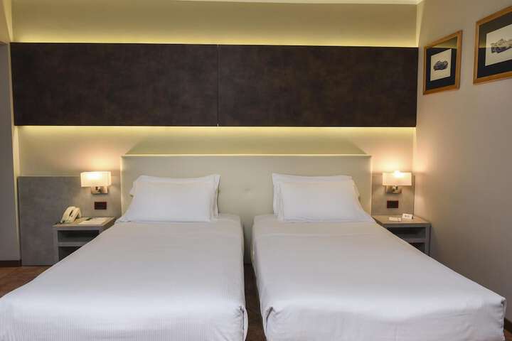 Room 41 of 100