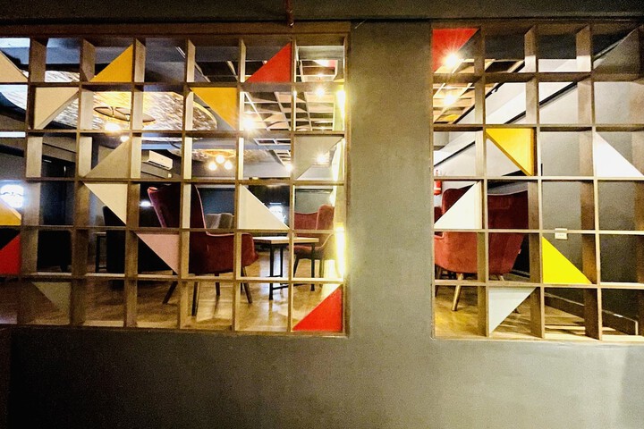 Lounge 85 of 93
