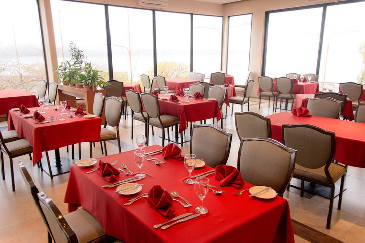 Dining 87 of 176
