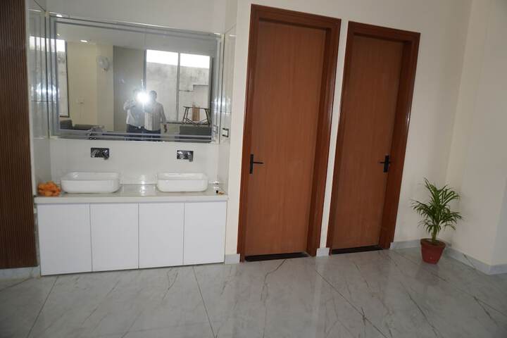 Room 35 of 47