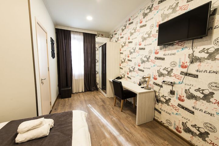 Room 4 of 22