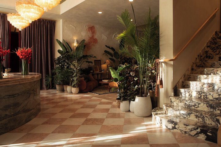 Lobby lounge