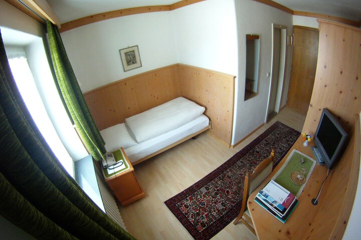 Room 26 of 123