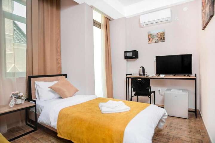 Room 4 of 48