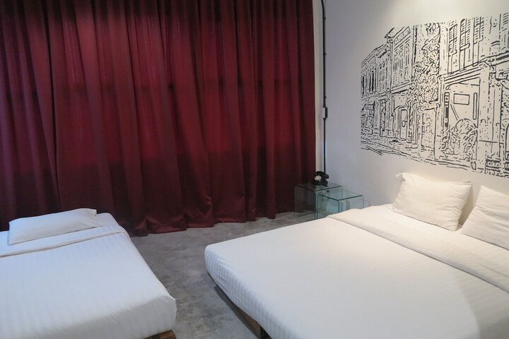 Room 12 of 37