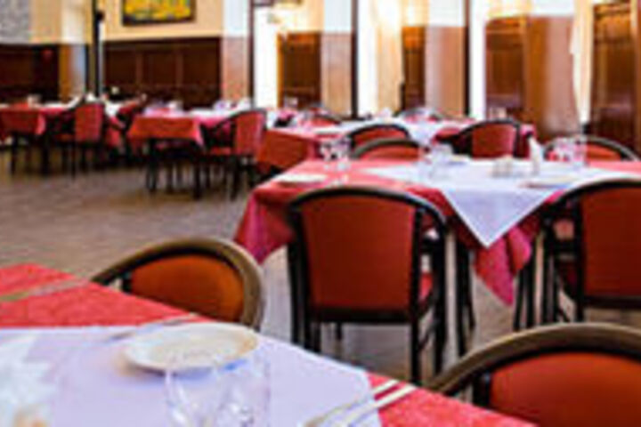 Dining 32 of 41
