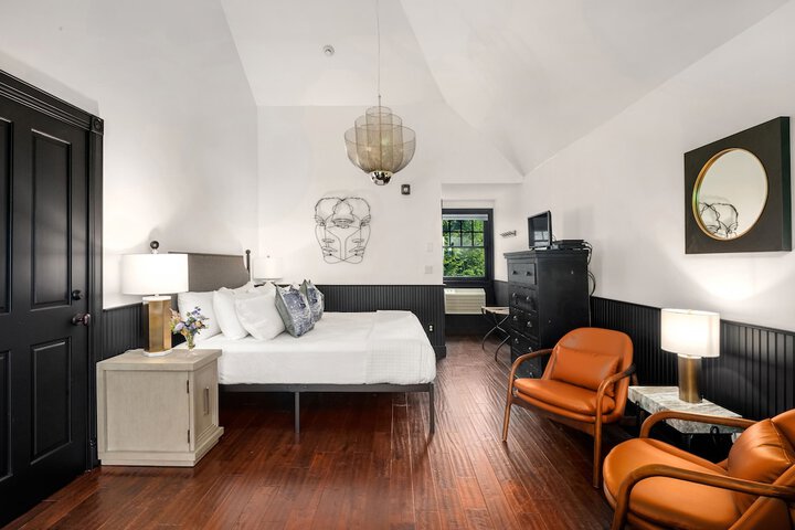 Room 62 of 172
