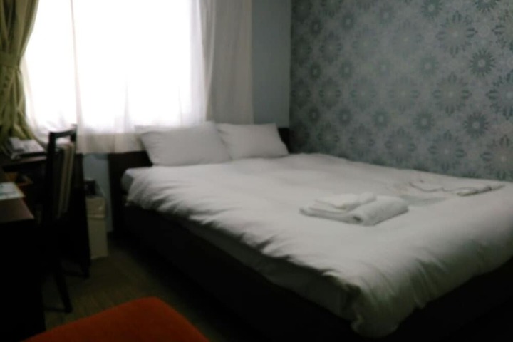 Room 10 of 27