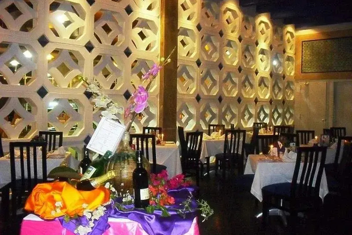Dining 16 of 20