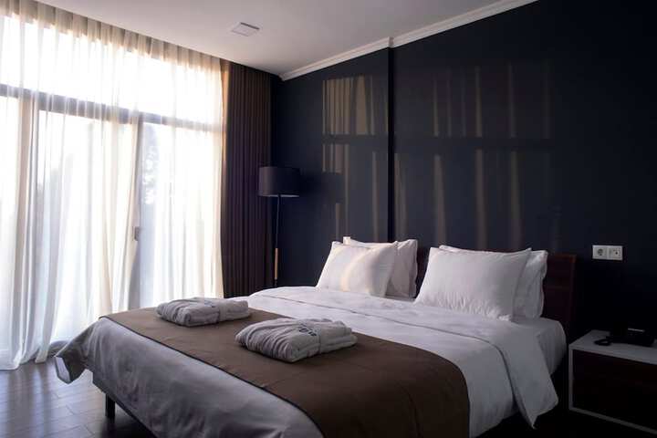 Room 18 of 240