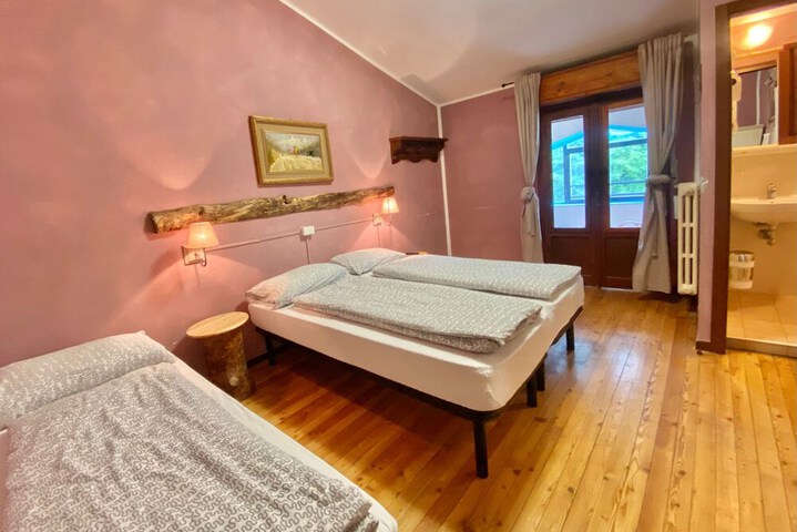 Room 5 of 13