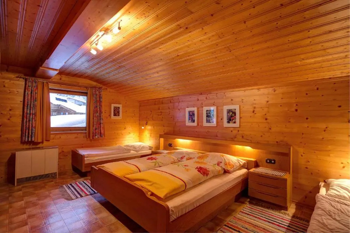 Room 12 of 15
