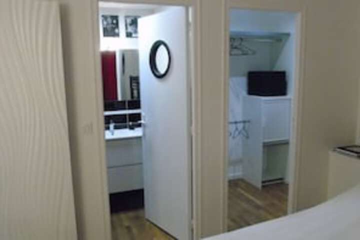 Room 25 of 165