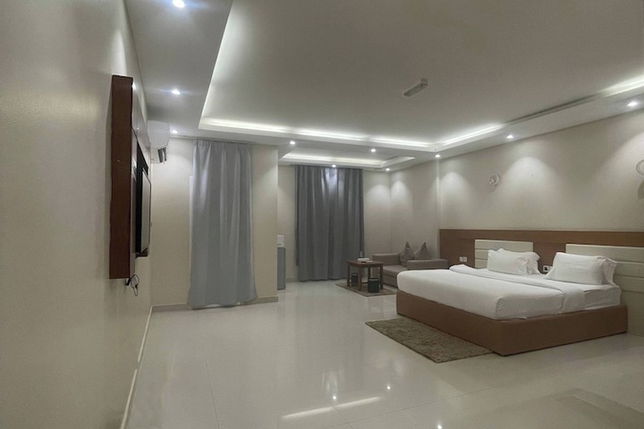 Room 8 of 40