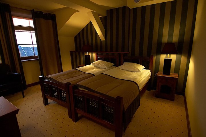 Room 6 of 65