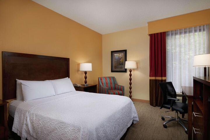 1 King Bed (3 of 9)